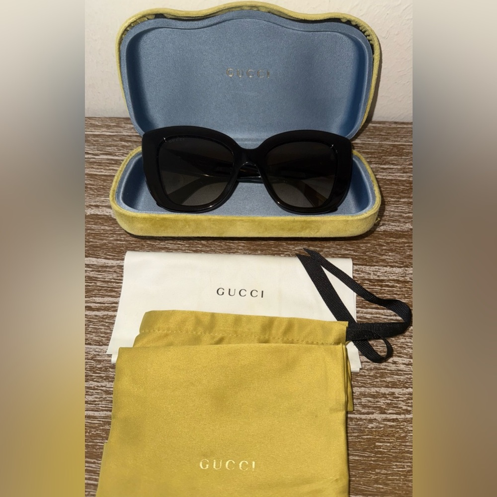 GUCCI WOMEN HAVANA CAT
EYE SUNGLASSES GG0327S 002 52